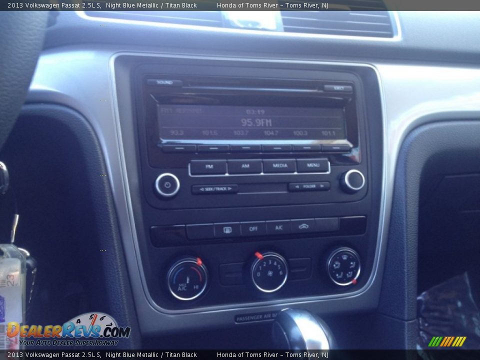 2013 Volkswagen Passat 2.5L S Night Blue Metallic / Titan Black Photo #14