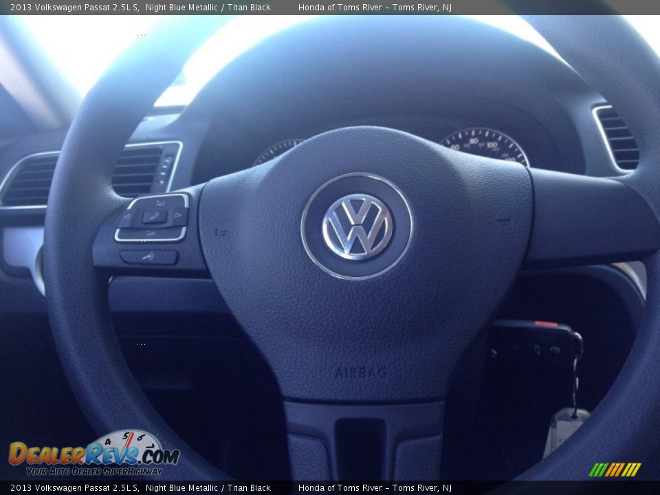 2013 Volkswagen Passat 2.5L S Night Blue Metallic / Titan Black Photo #15