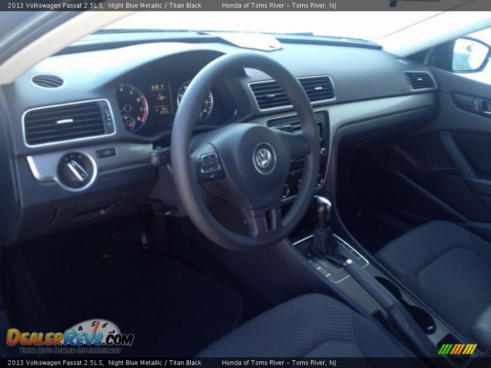 2013 Volkswagen Passat 2.5L S Night Blue Metallic / Titan Black Photo #16