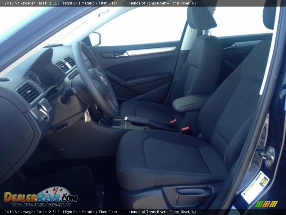 2013 Volkswagen Passat 2.5L S Night Blue Metallic / Titan Black Photo #18