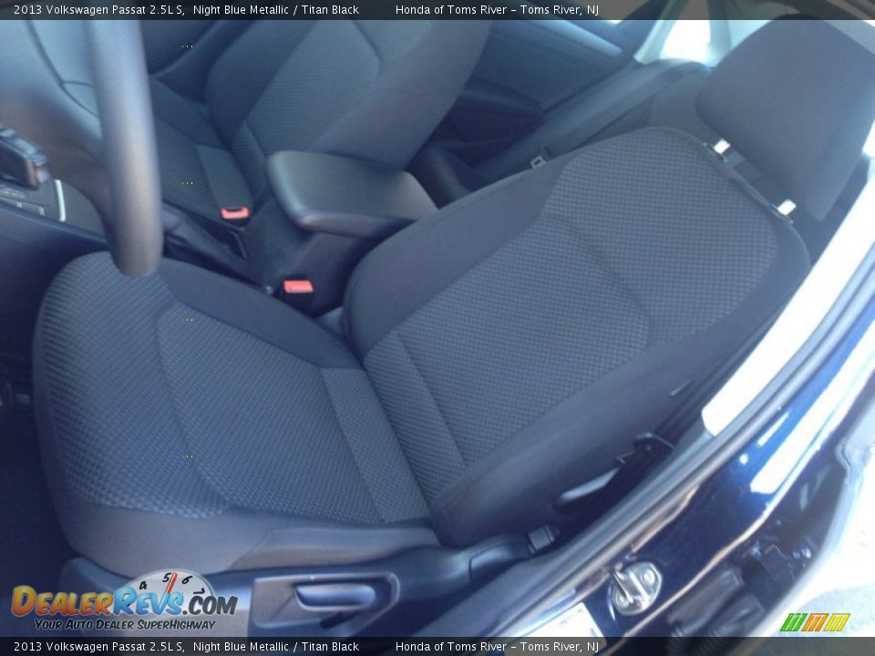 2013 Volkswagen Passat 2.5L S Night Blue Metallic / Titan Black Photo #19