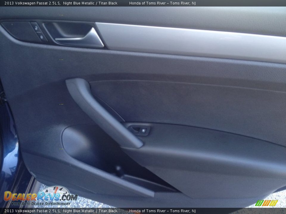 2013 Volkswagen Passat 2.5L S Night Blue Metallic / Titan Black Photo #24
