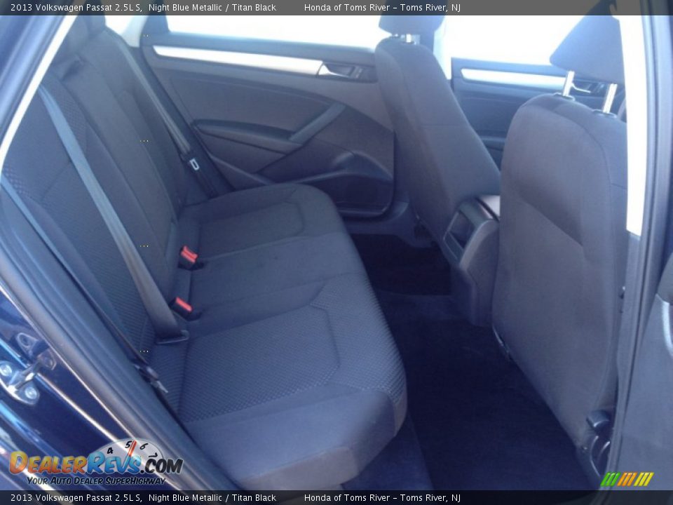 2013 Volkswagen Passat 2.5L S Night Blue Metallic / Titan Black Photo #25