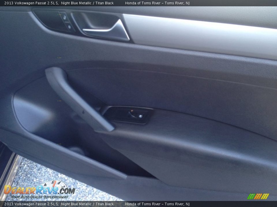 2013 Volkswagen Passat 2.5L S Night Blue Metallic / Titan Black Photo #27