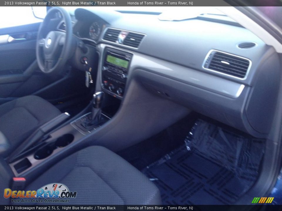 2013 Volkswagen Passat 2.5L S Night Blue Metallic / Titan Black Photo #28