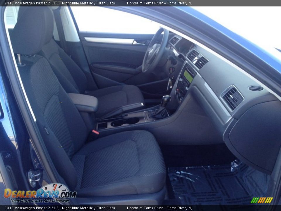 2013 Volkswagen Passat 2.5L S Night Blue Metallic / Titan Black Photo #29