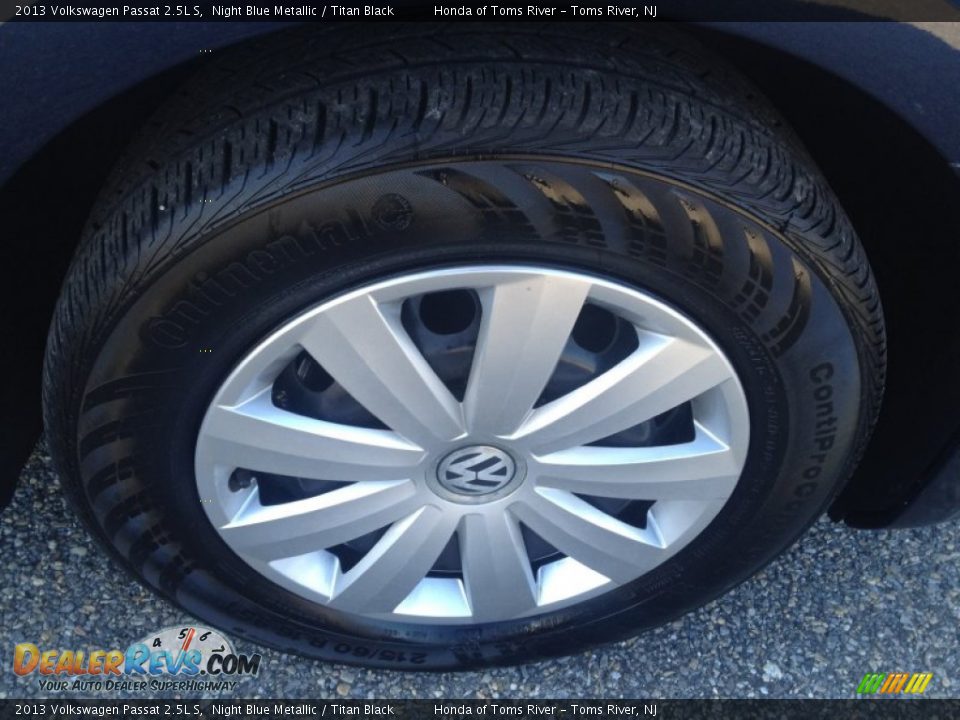 2013 Volkswagen Passat 2.5L S Night Blue Metallic / Titan Black Photo #30
