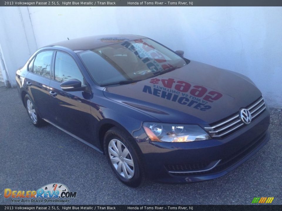 2013 Volkswagen Passat 2.5L S Night Blue Metallic / Titan Black Photo #31