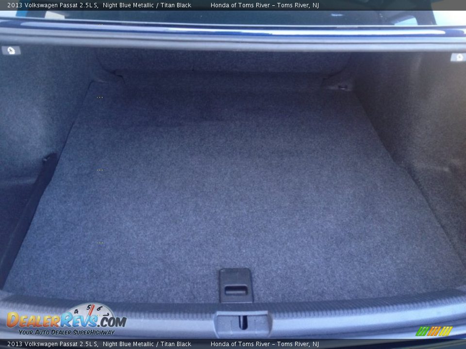 2013 Volkswagen Passat 2.5L S Night Blue Metallic / Titan Black Photo #32