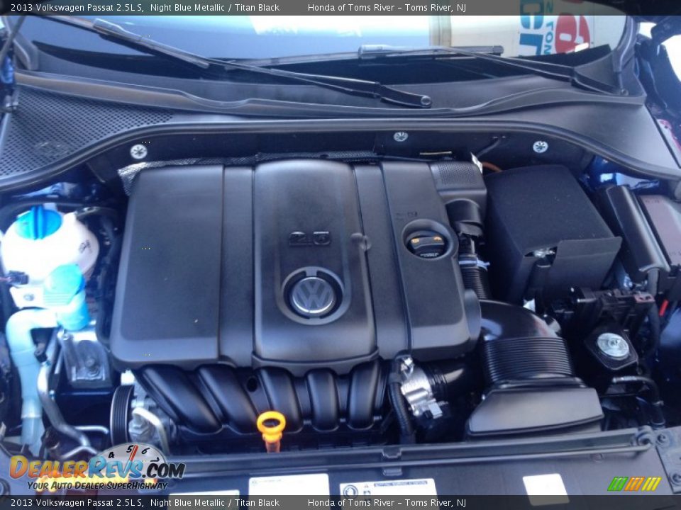 2013 Volkswagen Passat 2.5L S Night Blue Metallic / Titan Black Photo #34