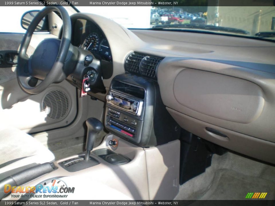 1999 Saturn S Series SL2 Sedan Gold / Tan Photo #17