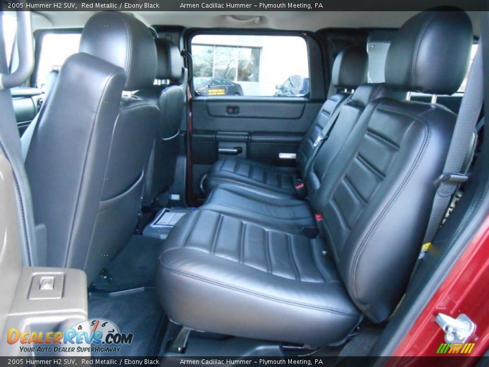 Rear Seat of 2005 Hummer H2 SUV Photo #16