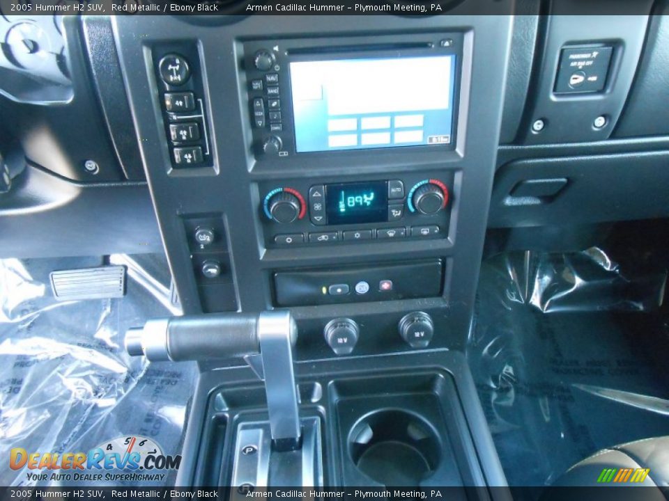 Controls of 2005 Hummer H2 SUV Photo #21