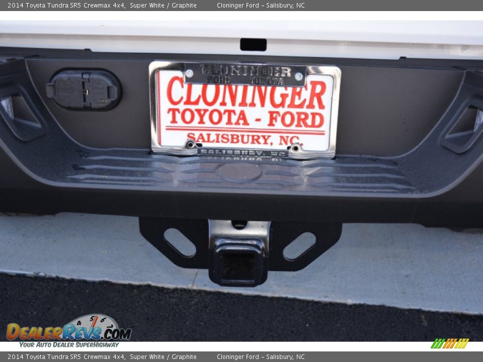 2014 Toyota Tundra SR5 Crewmax 4x4 Super White / Graphite Photo #10