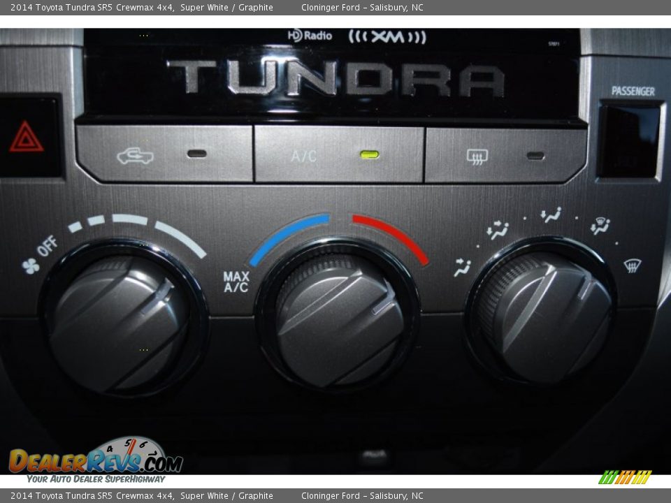 2014 Toyota Tundra SR5 Crewmax 4x4 Super White / Graphite Photo #16