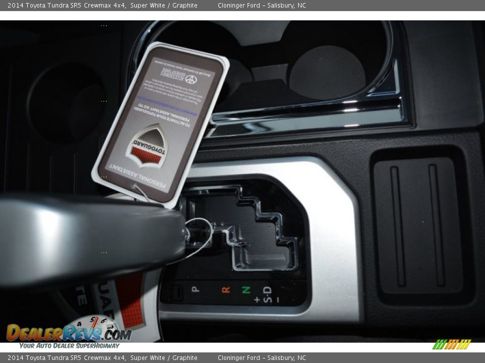 2014 Toyota Tundra SR5 Crewmax 4x4 Super White / Graphite Photo #19
