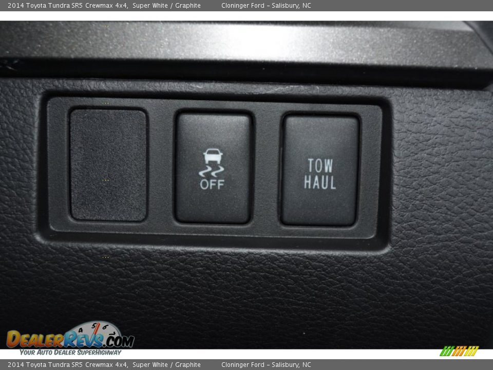2014 Toyota Tundra SR5 Crewmax 4x4 Super White / Graphite Photo #26