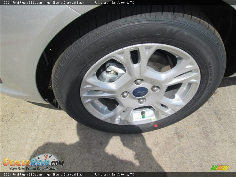 2014 Ford Fiesta SE Sedan Ingot Silver / Charcoal Black Photo #2