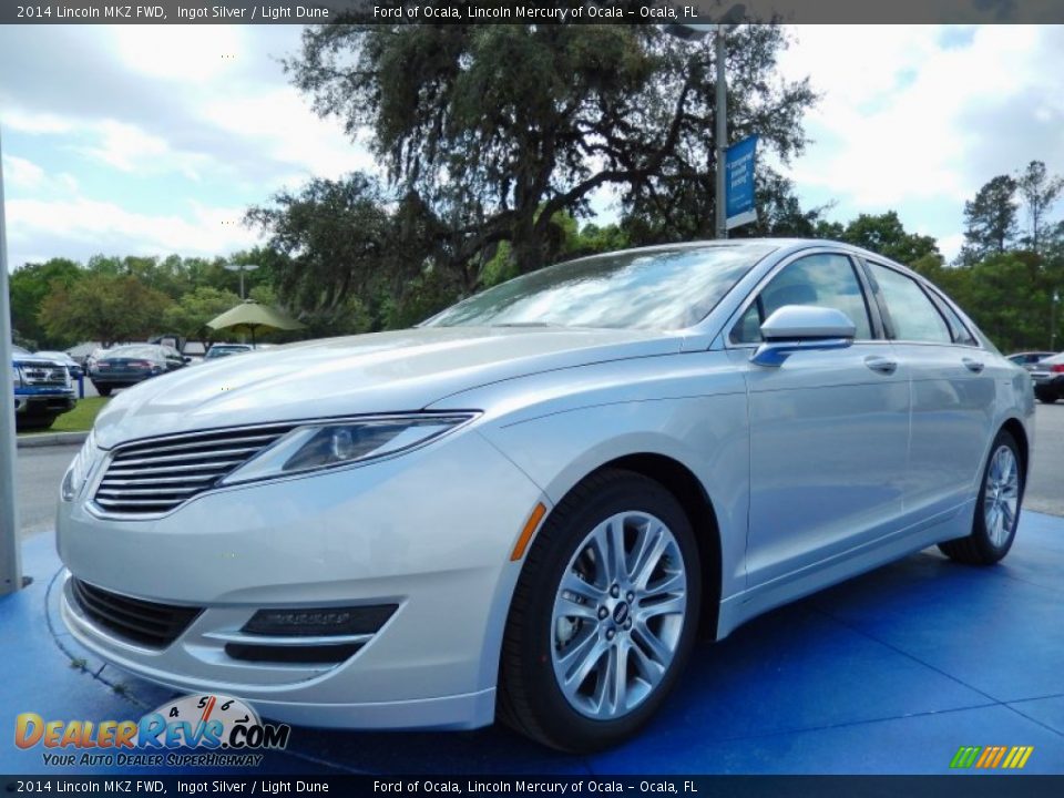 Front 3/4 View of 2014 Lincoln MKZ FWD Photo #1