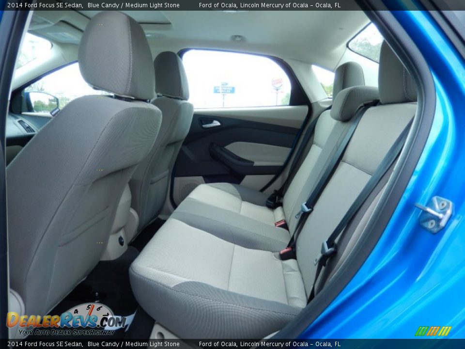2014 Ford Focus SE Sedan Blue Candy / Medium Light Stone Photo #7