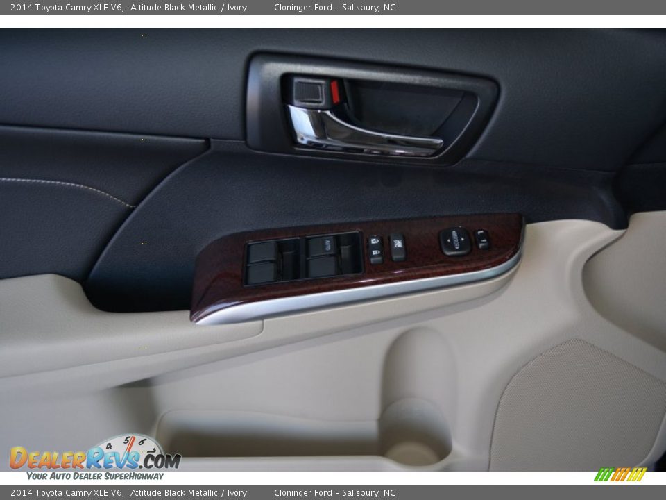 2014 Toyota Camry XLE V6 Attitude Black Metallic / Ivory Photo #5