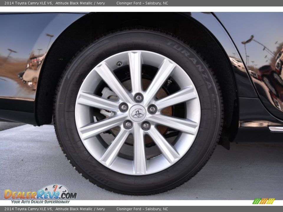 2014 Toyota Camry XLE V6 Attitude Black Metallic / Ivory Photo #10