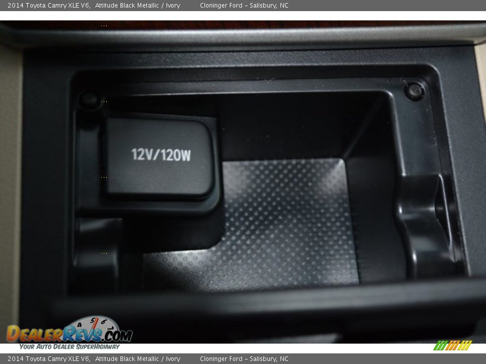 2014 Toyota Camry XLE V6 Attitude Black Metallic / Ivory Photo #17