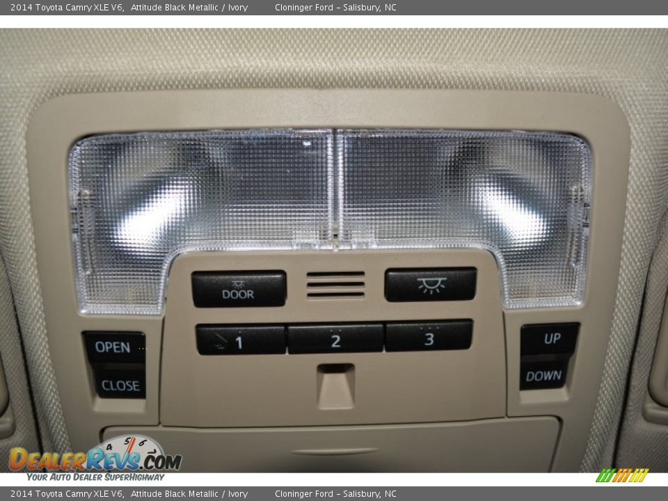 2014 Toyota Camry XLE V6 Attitude Black Metallic / Ivory Photo #20