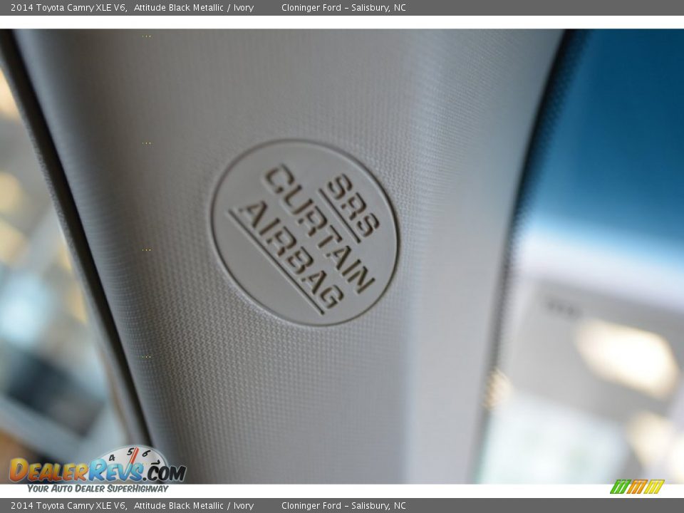 2014 Toyota Camry XLE V6 Attitude Black Metallic / Ivory Photo #25