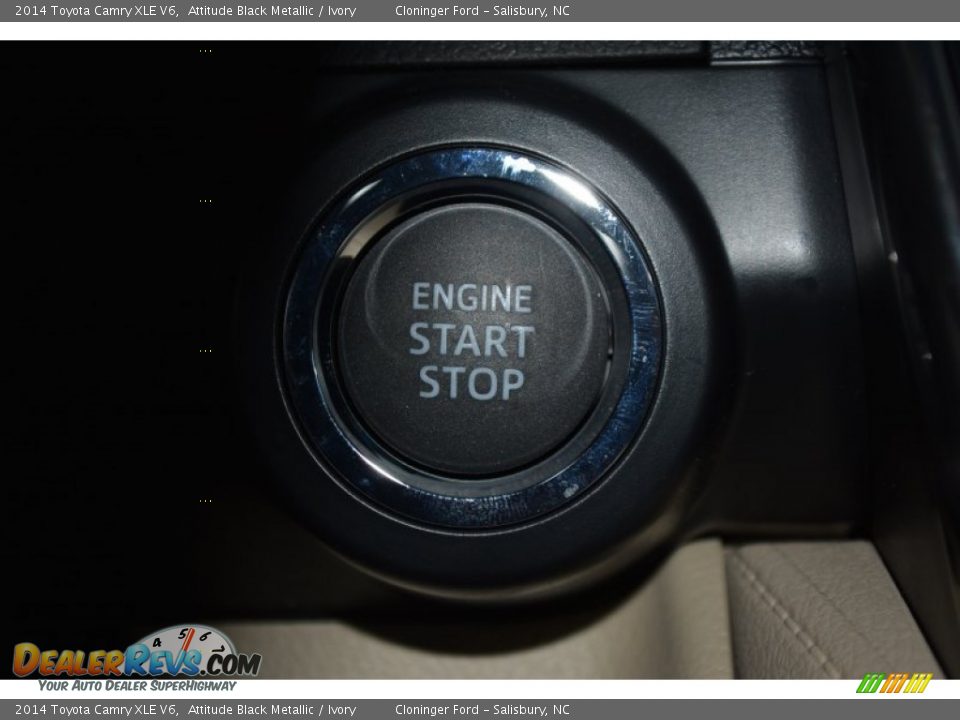 2014 Toyota Camry XLE V6 Attitude Black Metallic / Ivory Photo #26
