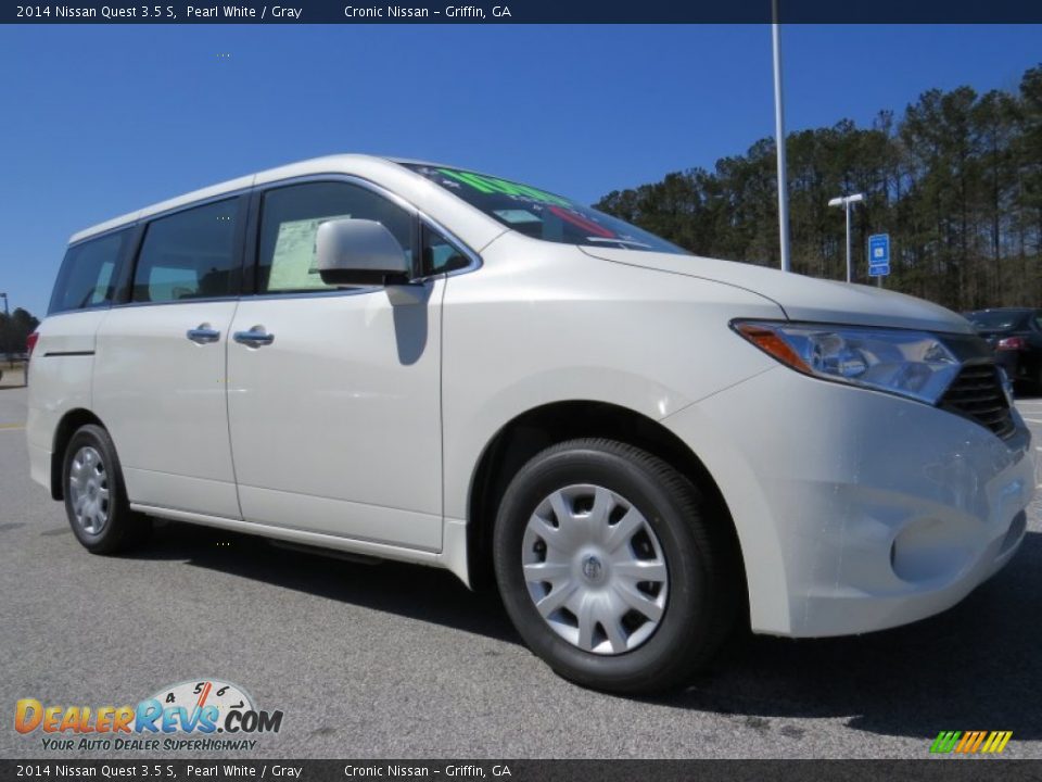 Front 3/4 View of 2014 Nissan Quest 3.5 S Photo #7