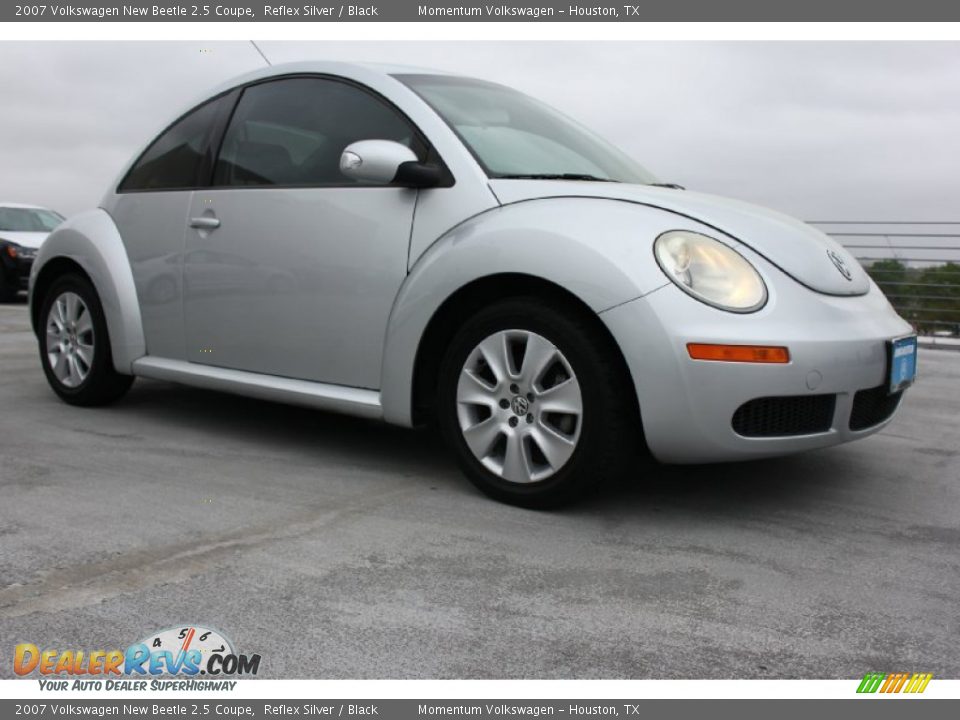 Front 3/4 View of 2007 Volkswagen New Beetle 2.5 Coupe Photo #1