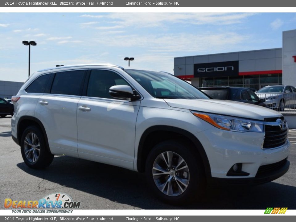 2014 Toyota Highlander XLE Blizzard White Pearl / Almond Photo #1