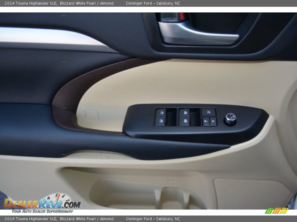 2014 Toyota Highlander XLE Blizzard White Pearl / Almond Photo #5