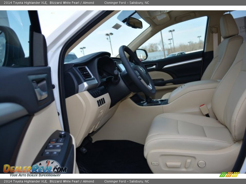 2014 Toyota Highlander XLE Blizzard White Pearl / Almond Photo #6