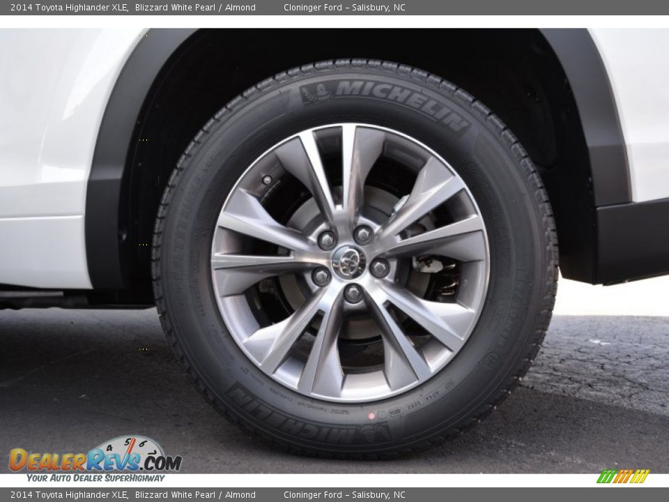 2014 Toyota Highlander XLE Blizzard White Pearl / Almond Photo #12