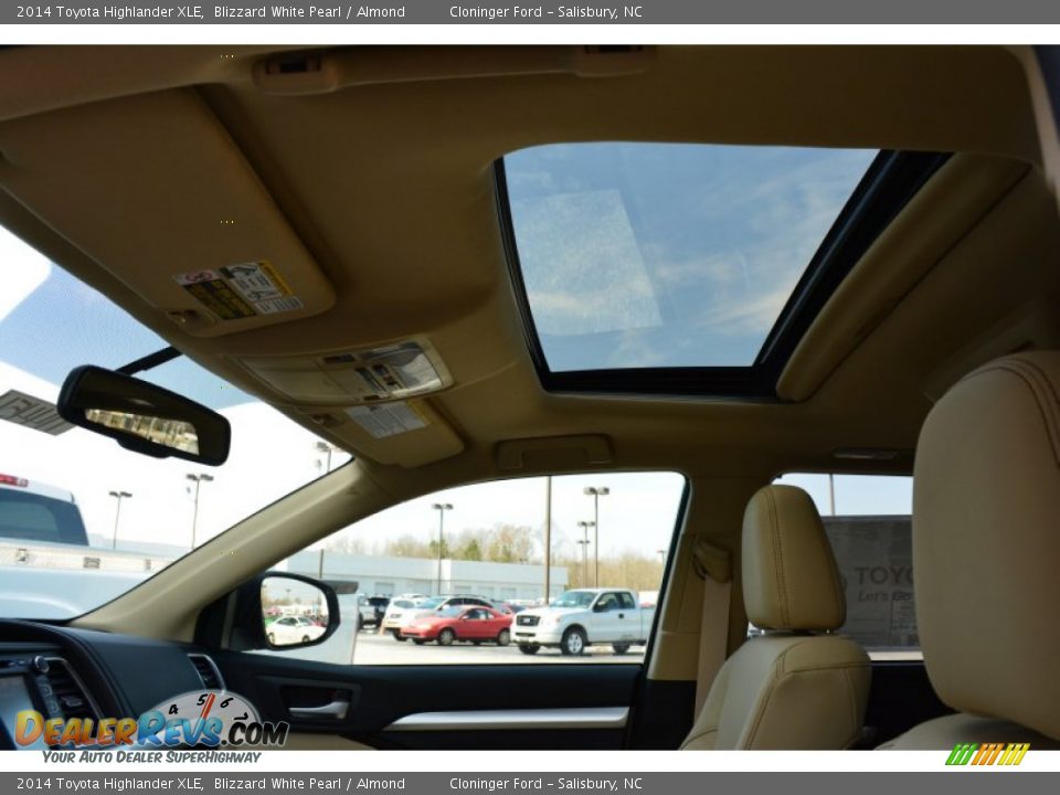 2014 Toyota Highlander XLE Blizzard White Pearl / Almond Photo #15