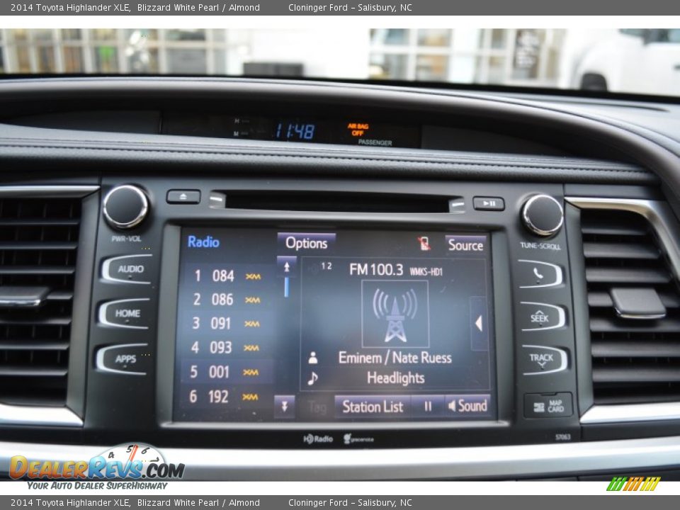 2014 Toyota Highlander XLE Blizzard White Pearl / Almond Photo #16