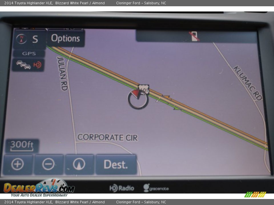 2014 Toyota Highlander XLE Blizzard White Pearl / Almond Photo #18