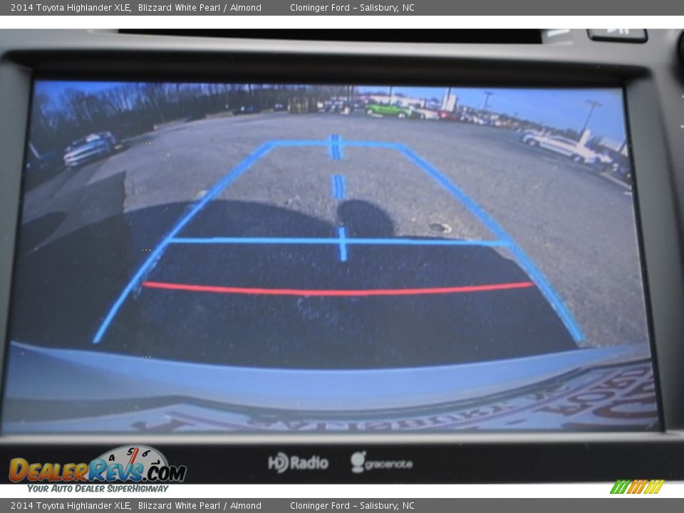 2014 Toyota Highlander XLE Blizzard White Pearl / Almond Photo #19