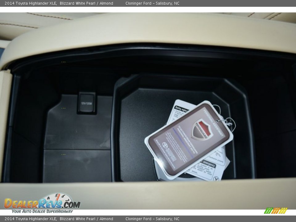 2014 Toyota Highlander XLE Blizzard White Pearl / Almond Photo #22