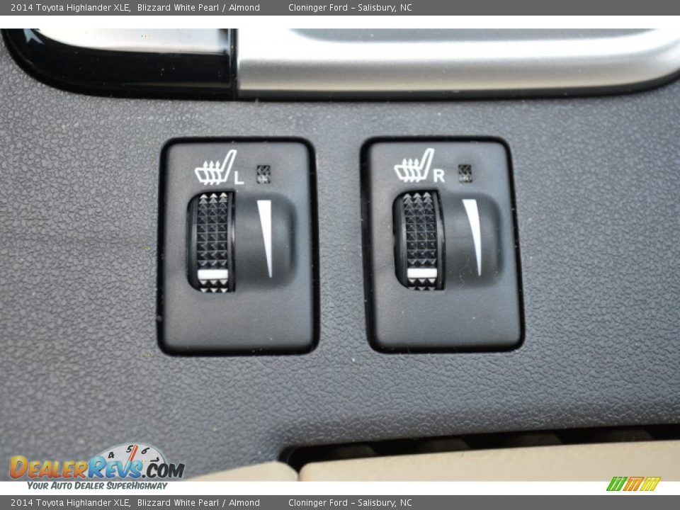 2014 Toyota Highlander XLE Blizzard White Pearl / Almond Photo #23