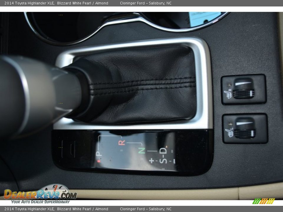 2014 Toyota Highlander XLE Blizzard White Pearl / Almond Photo #24