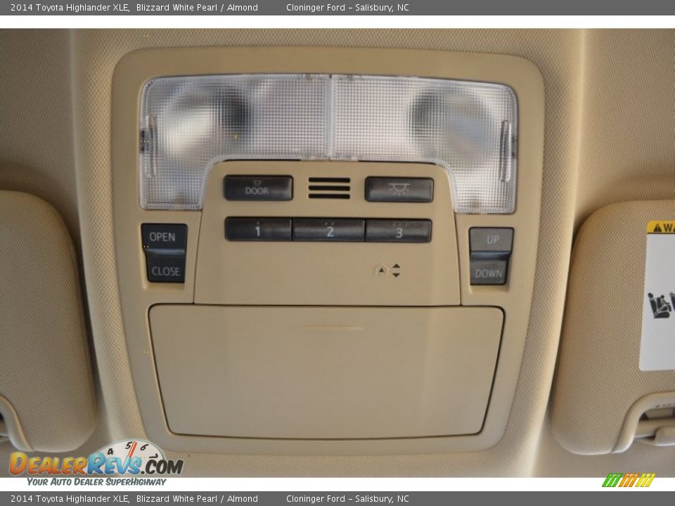 2014 Toyota Highlander XLE Blizzard White Pearl / Almond Photo #26