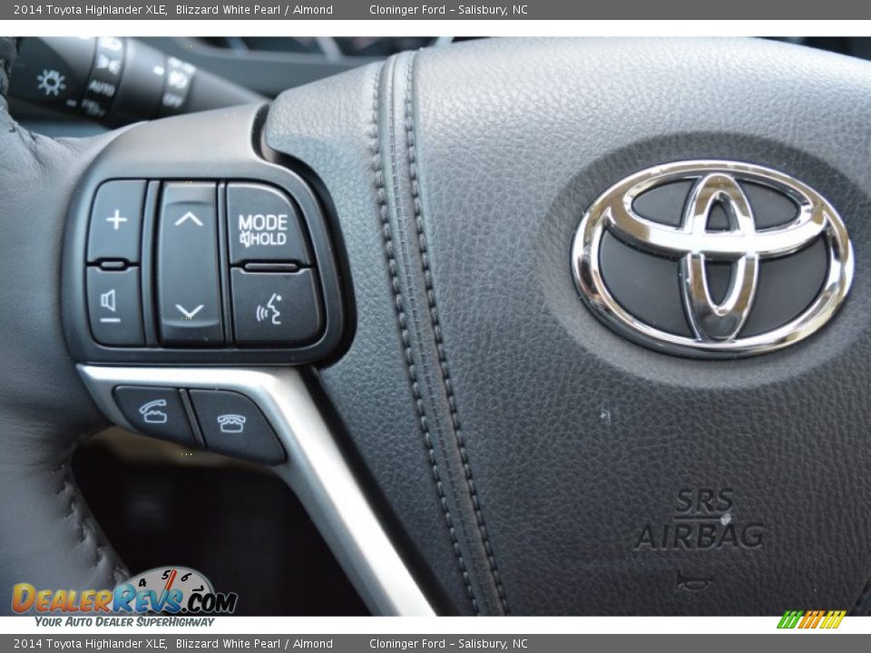 2014 Toyota Highlander XLE Blizzard White Pearl / Almond Photo #27