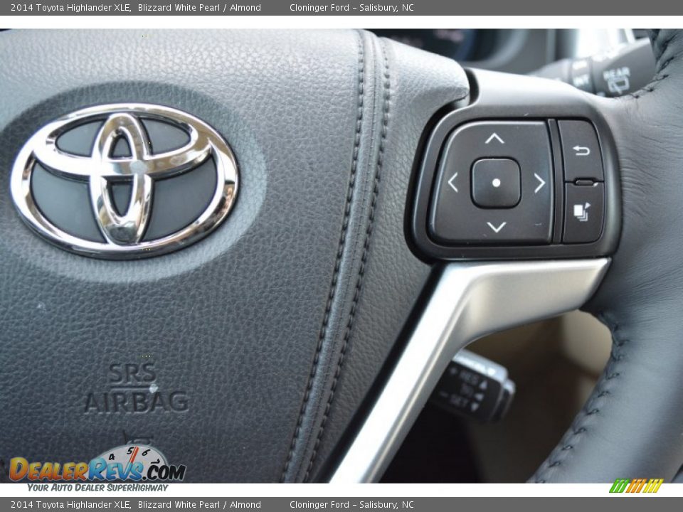 2014 Toyota Highlander XLE Blizzard White Pearl / Almond Photo #28