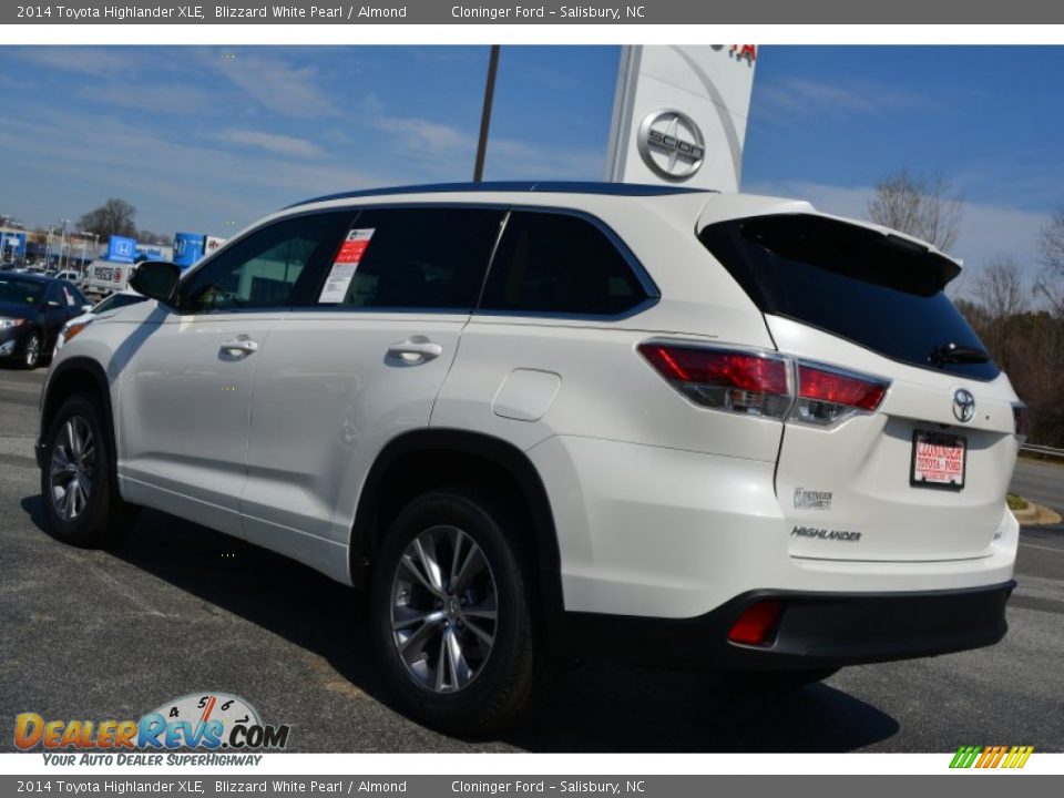 2014 Toyota Highlander XLE Blizzard White Pearl / Almond Photo #34