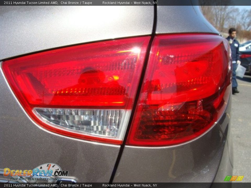 2011 Hyundai Tucson Limited AWD Chai Bronze / Taupe Photo #24