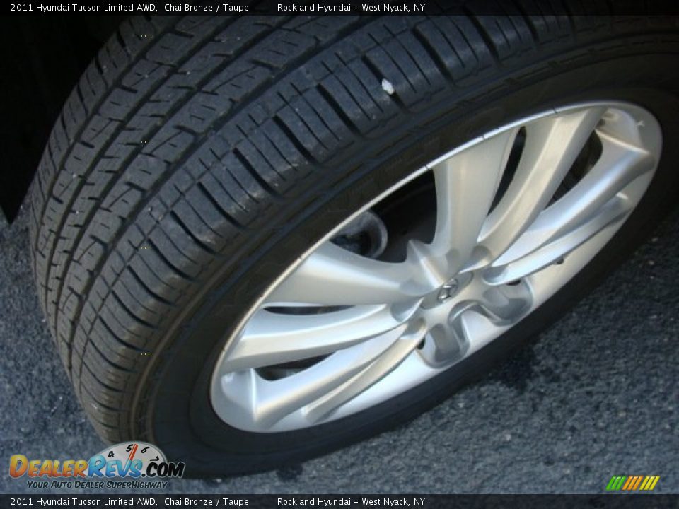 2011 Hyundai Tucson Limited AWD Chai Bronze / Taupe Photo #30
