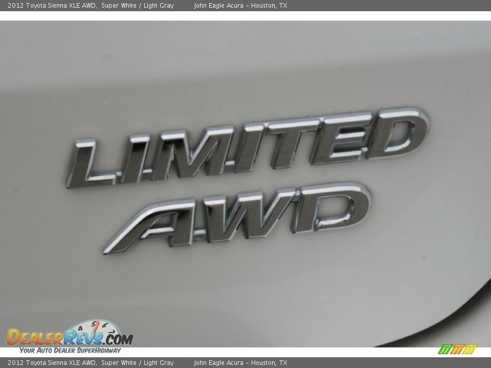 2012 Toyota Sienna XLE AWD Super White / Light Gray Photo #17